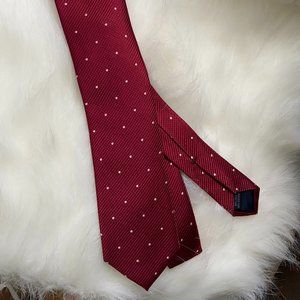Valentine’s Day Necktie as per photo.